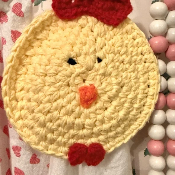 Handmade Crochet Chicken Potholder – Cute Farmhouse Kitchen Decor - Picture 6 of 8